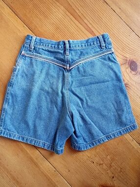 Vintage Classic High-Waist Blue Denim Jean Shorts Waist Size 26